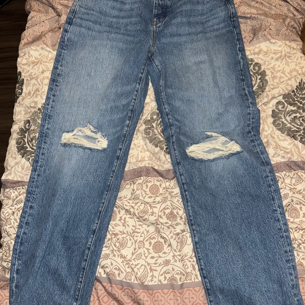 Madewell Low-Slung Straight Jeans in Belrose Wash: Airy Denim Edition